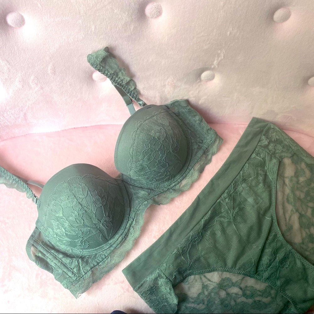 Cencka flower multi-way push up bra and lace panty set. Size 36B bra, XL panty